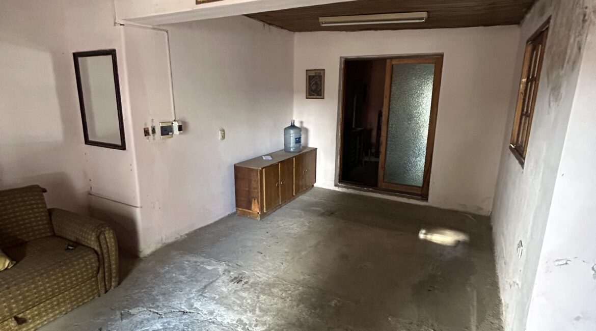 CASA + LOCAL EN VENTA!!